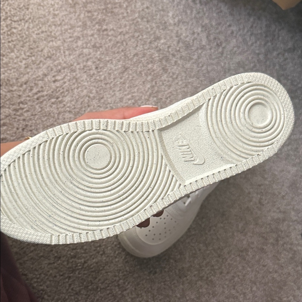 NWT Nike Women's White Sneakers - Picture 4 of 7